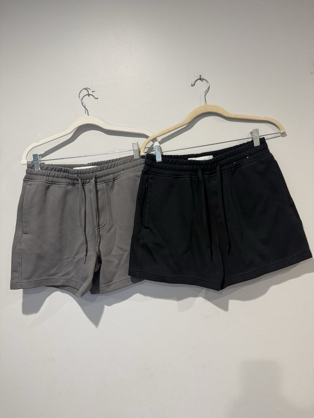 Two Hollister Men's Fleece Sweat Shorts 5" Inseam Small Black Gray Zipper Pocket